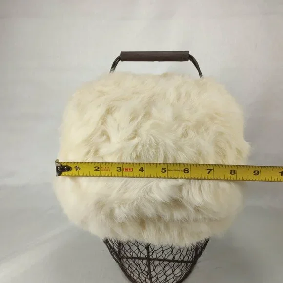 1940s Vintage Fur Muff in Winter White - Picture 5 of 5